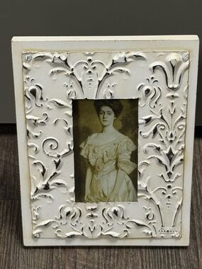 NWOT- Distressed White Ornate Decorative Photo Frame - Home Accents